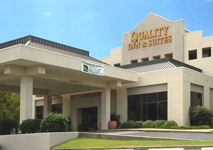 Quality Inn & Suites Vicksburg 01.[1]